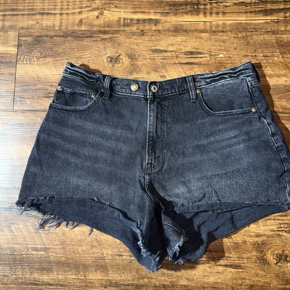 Abercrombie & Fitch ' The 90's Relaxed Cutoff Short' High Rise Black Denim 16
